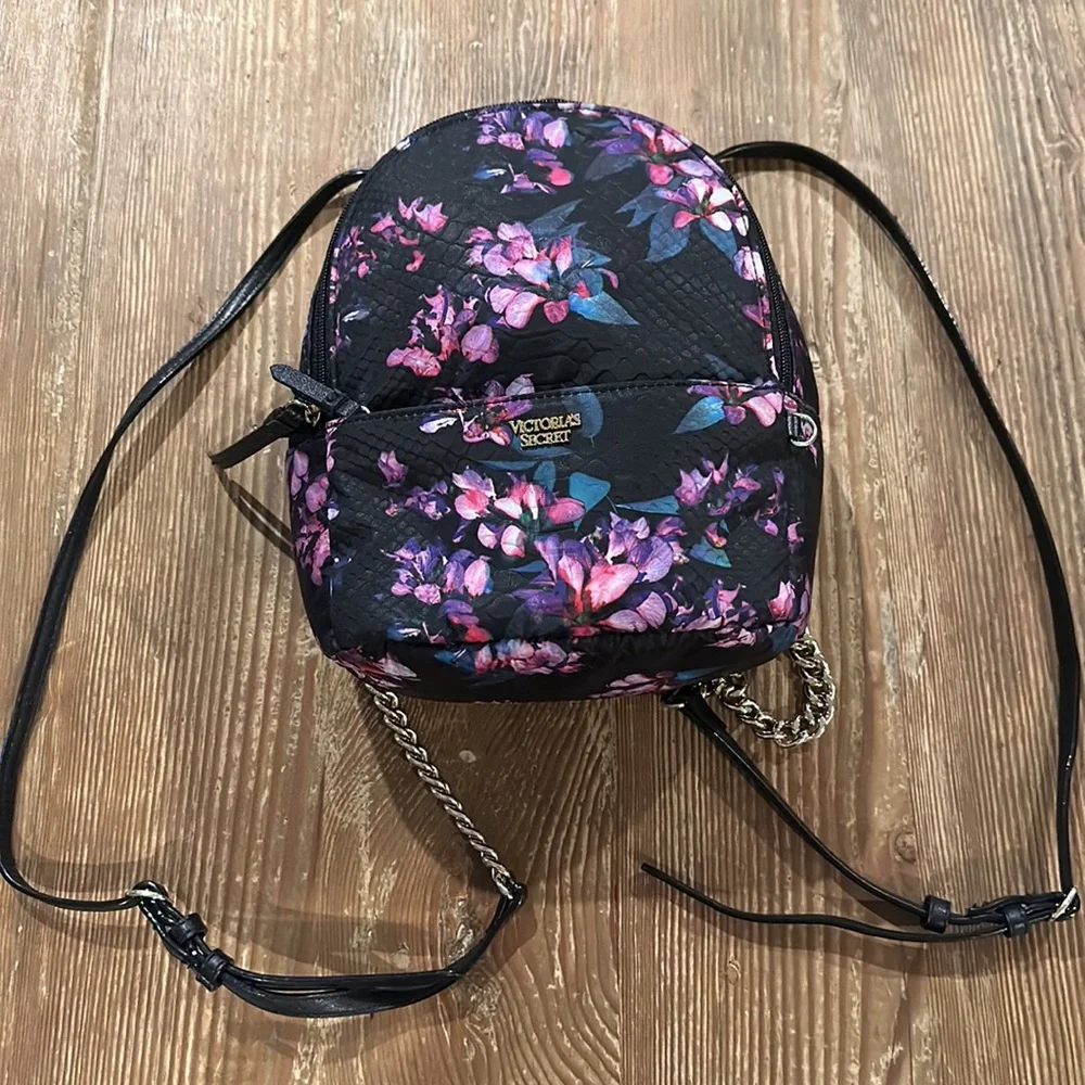 Victoria's secret mini backpack floral design purple city small bag nwot - Picture 2 of 4